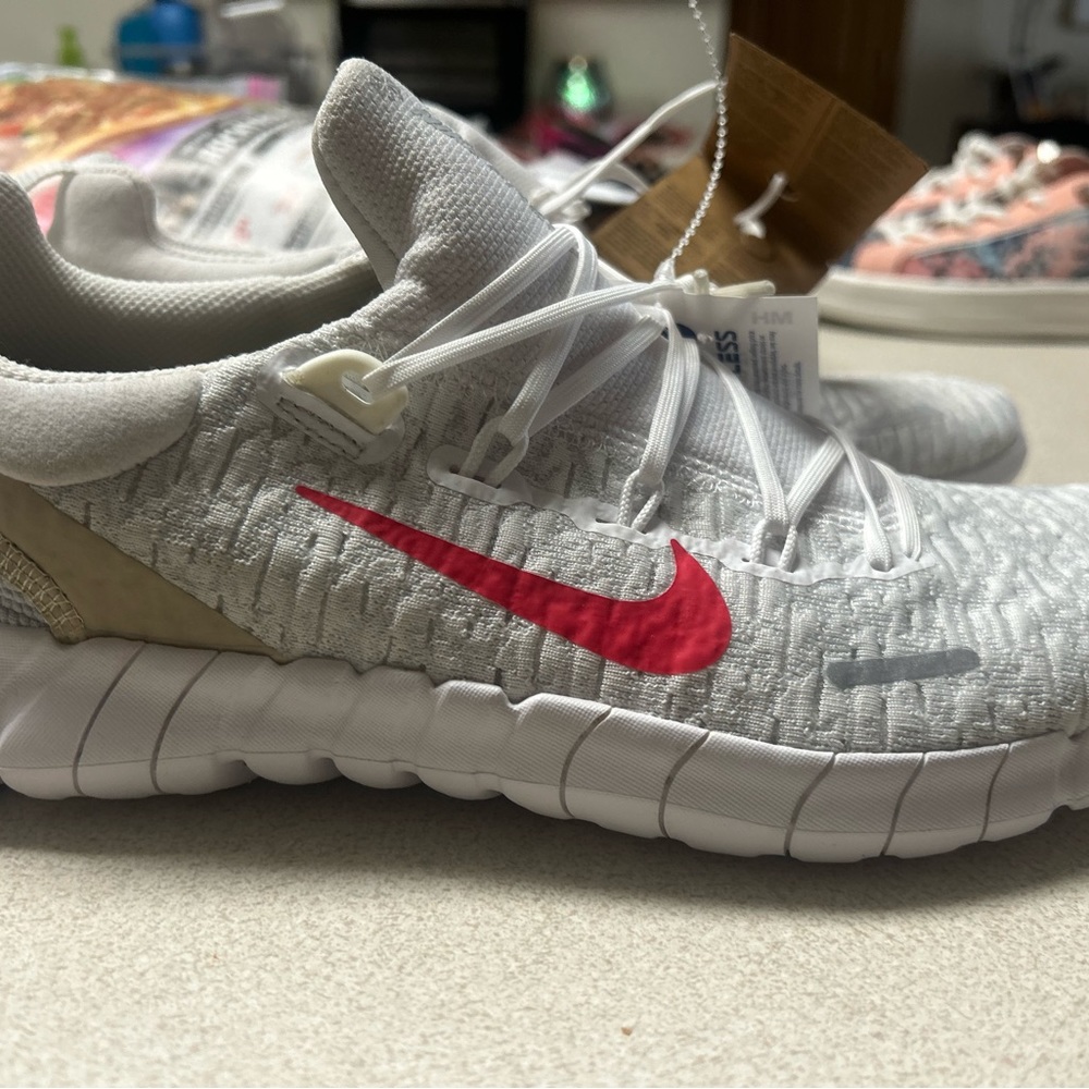 NWT Nike size 9
